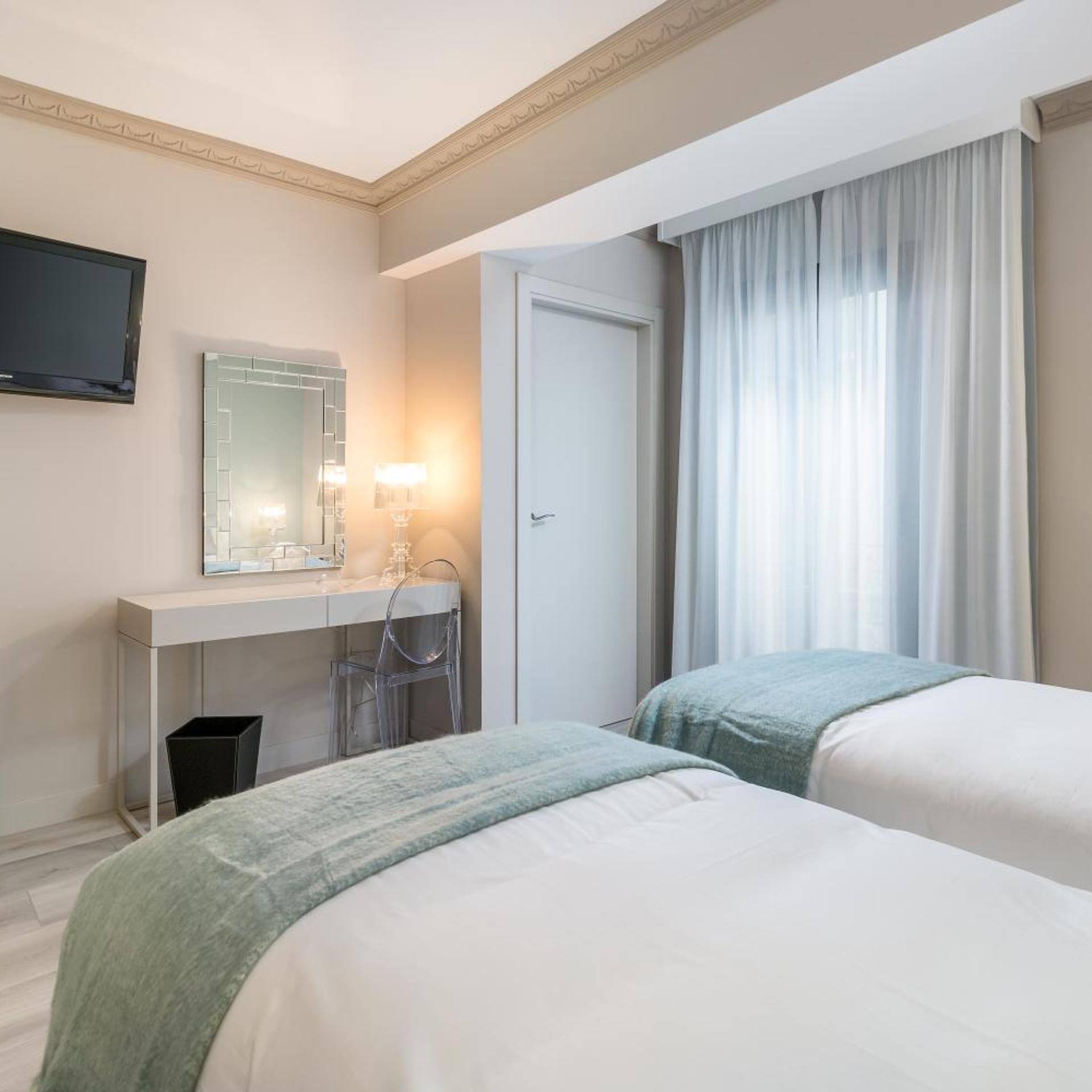 Standard, Twin Beds
