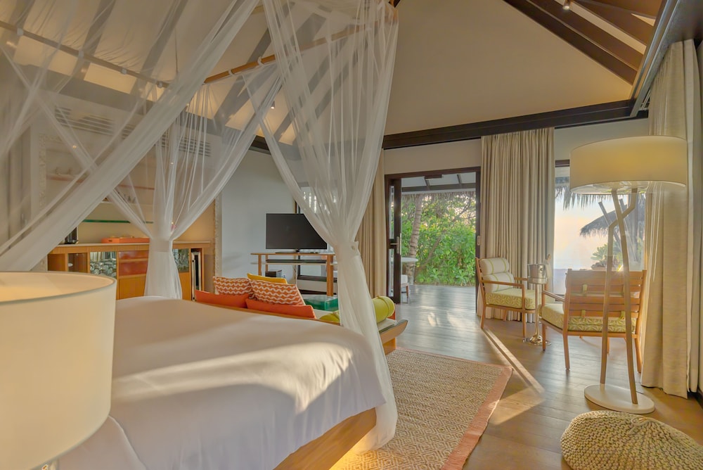 Ozen Life Maadhoo Resort 19/63