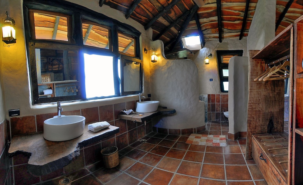 Kanha Earth Lodge 50/50
