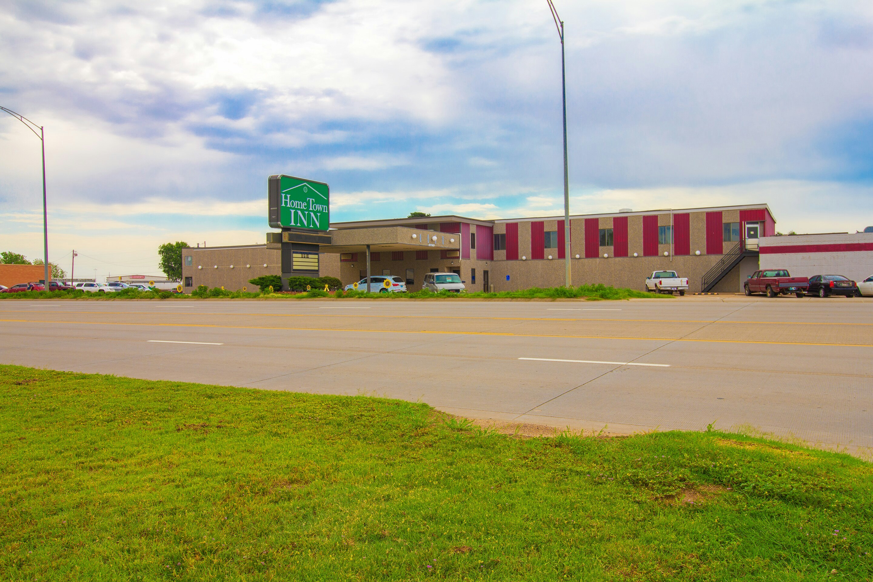 HomeTown Inn By OYO - Liberal, KS 15/27