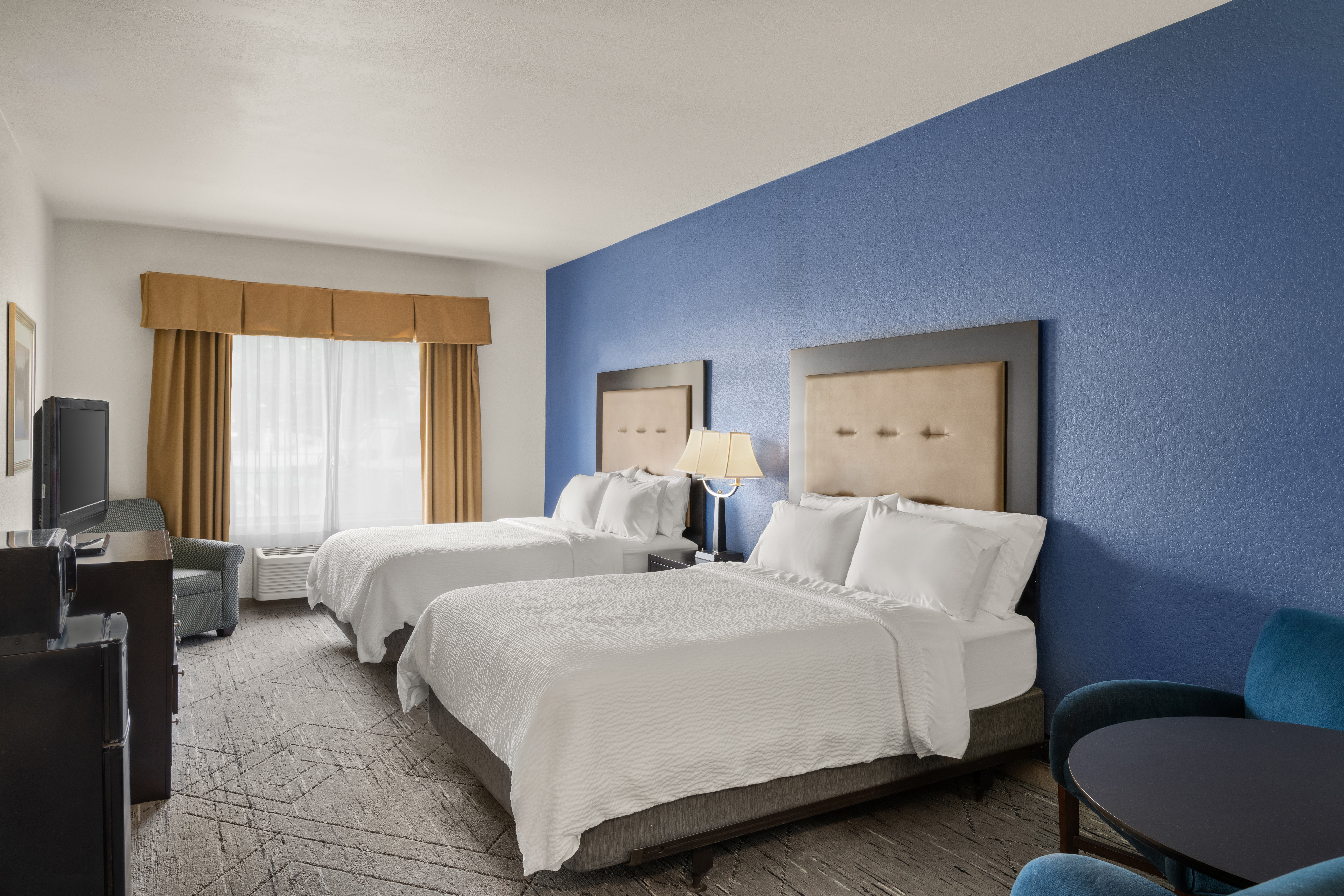 Holiday Inn Express Suites New Buffalo 25/76