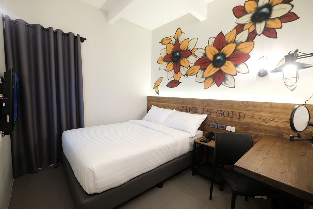 U Hotels Makati 49/56