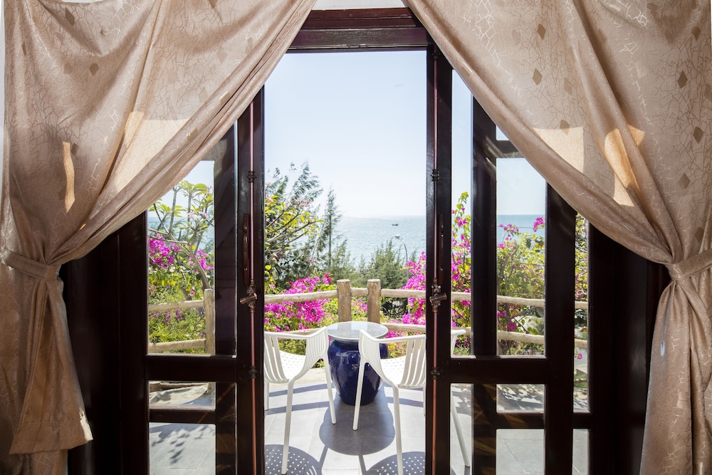 Rock Water Bay Beach Resort &amp; Spa 35/50