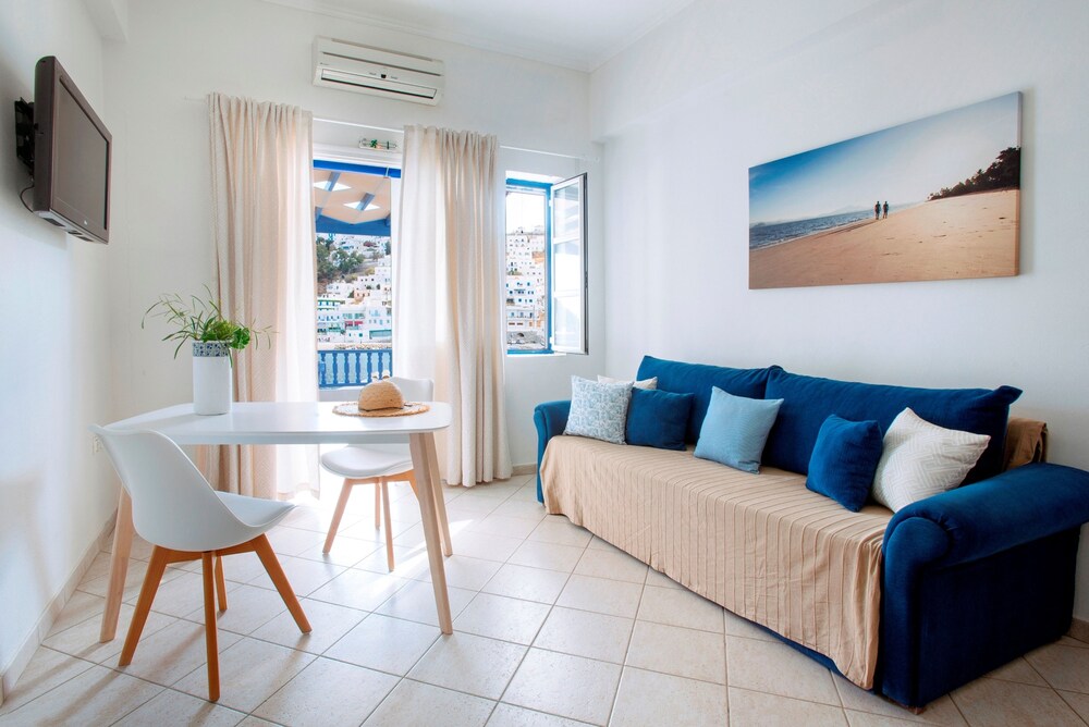 Vithos Aparthotel 42/72