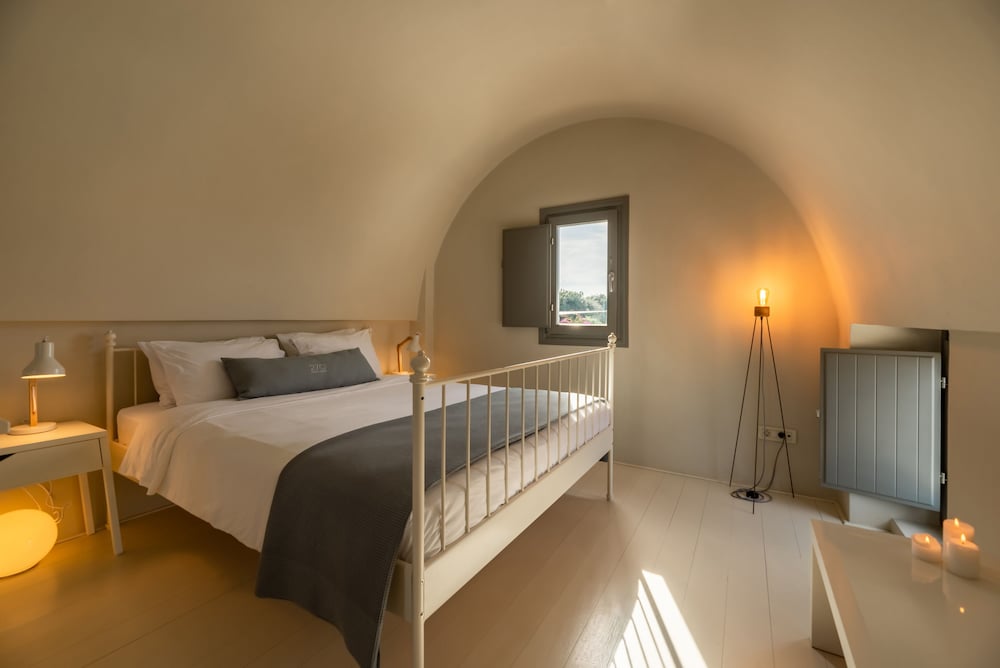 270 Oia's View 6/50