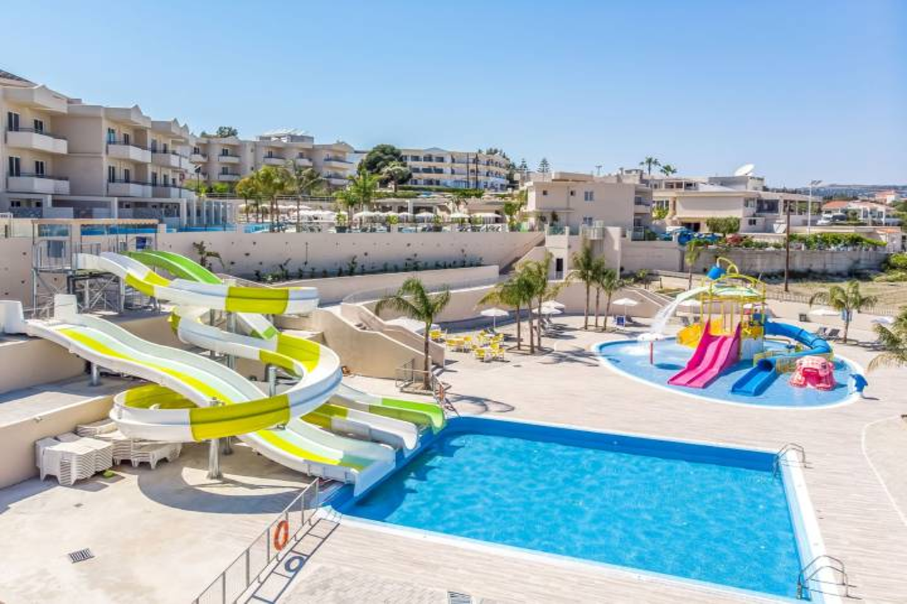 Venezia Resort Hotel 66/76
