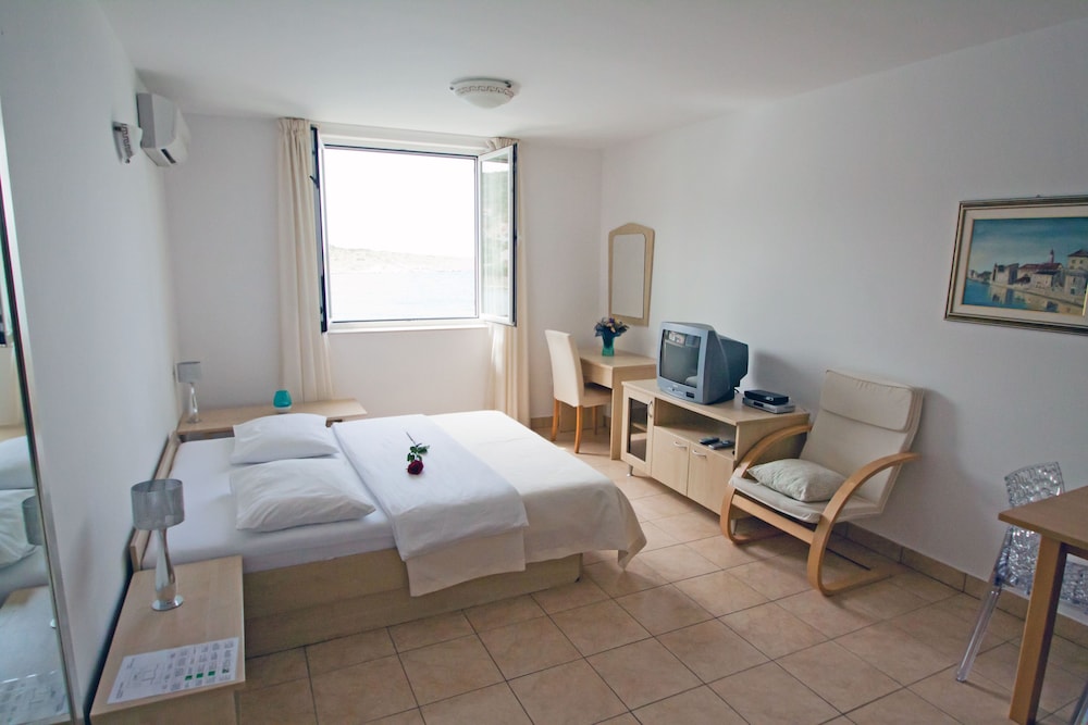 APARTMENTS TAMARIX - VINJERAC 7/50