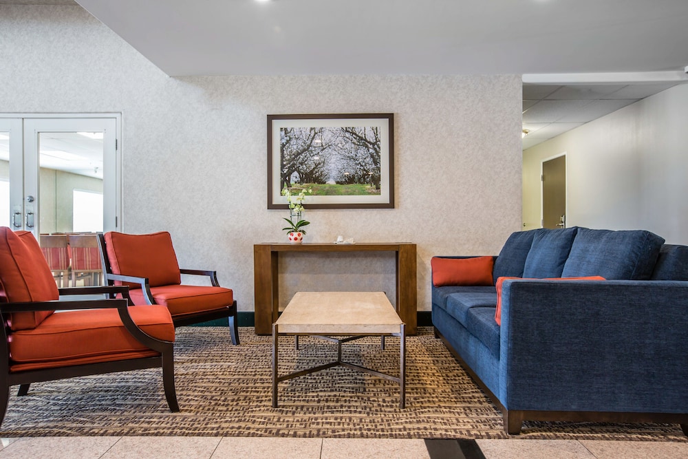 Comfort Suites Victorville-Hesperia 40/56