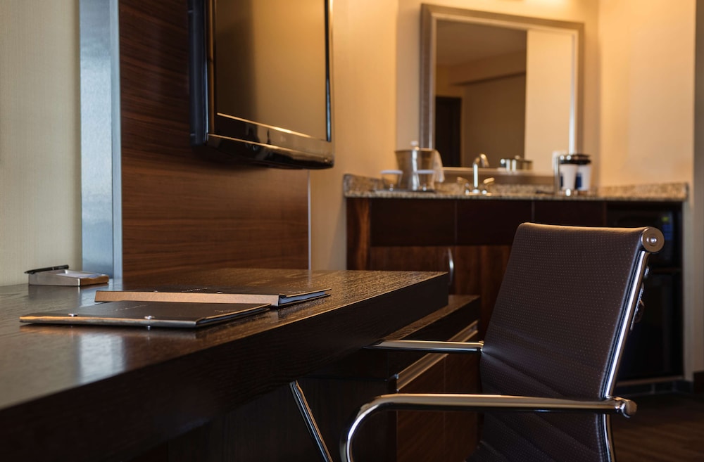 Hilton Winnipeg Airport Suites 60/65