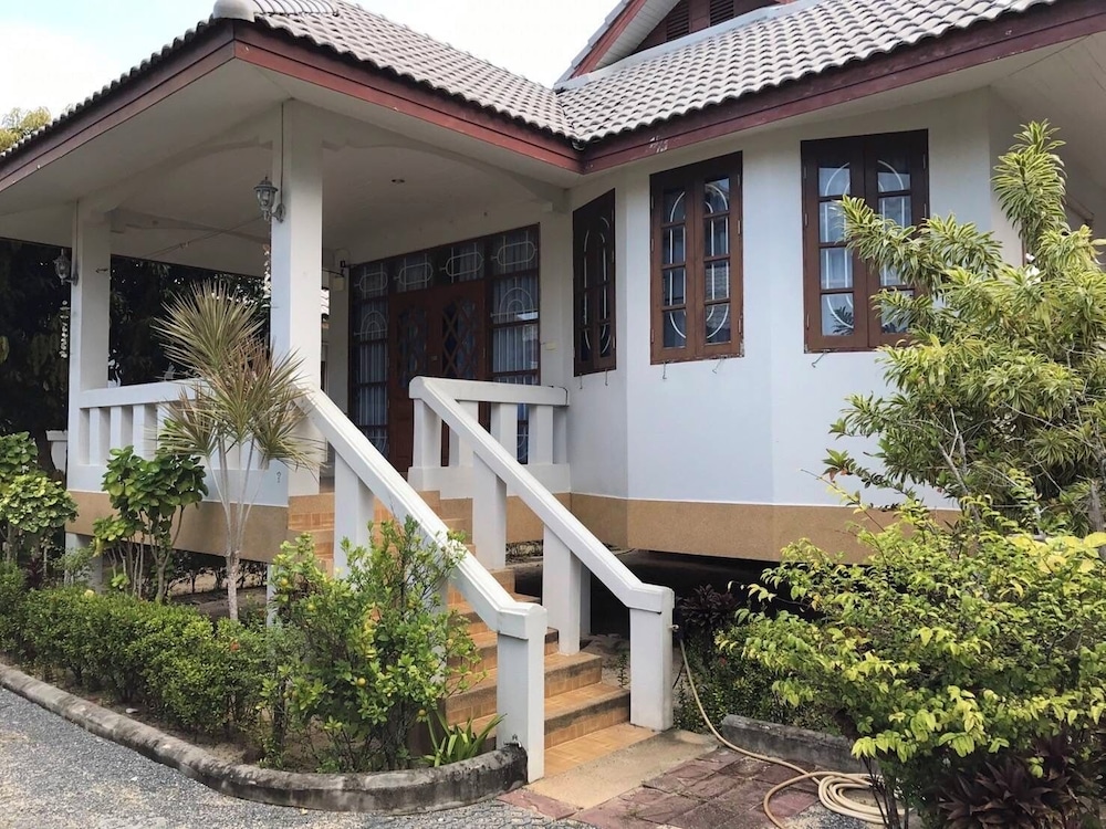 Krisada Beach Resort 7/56