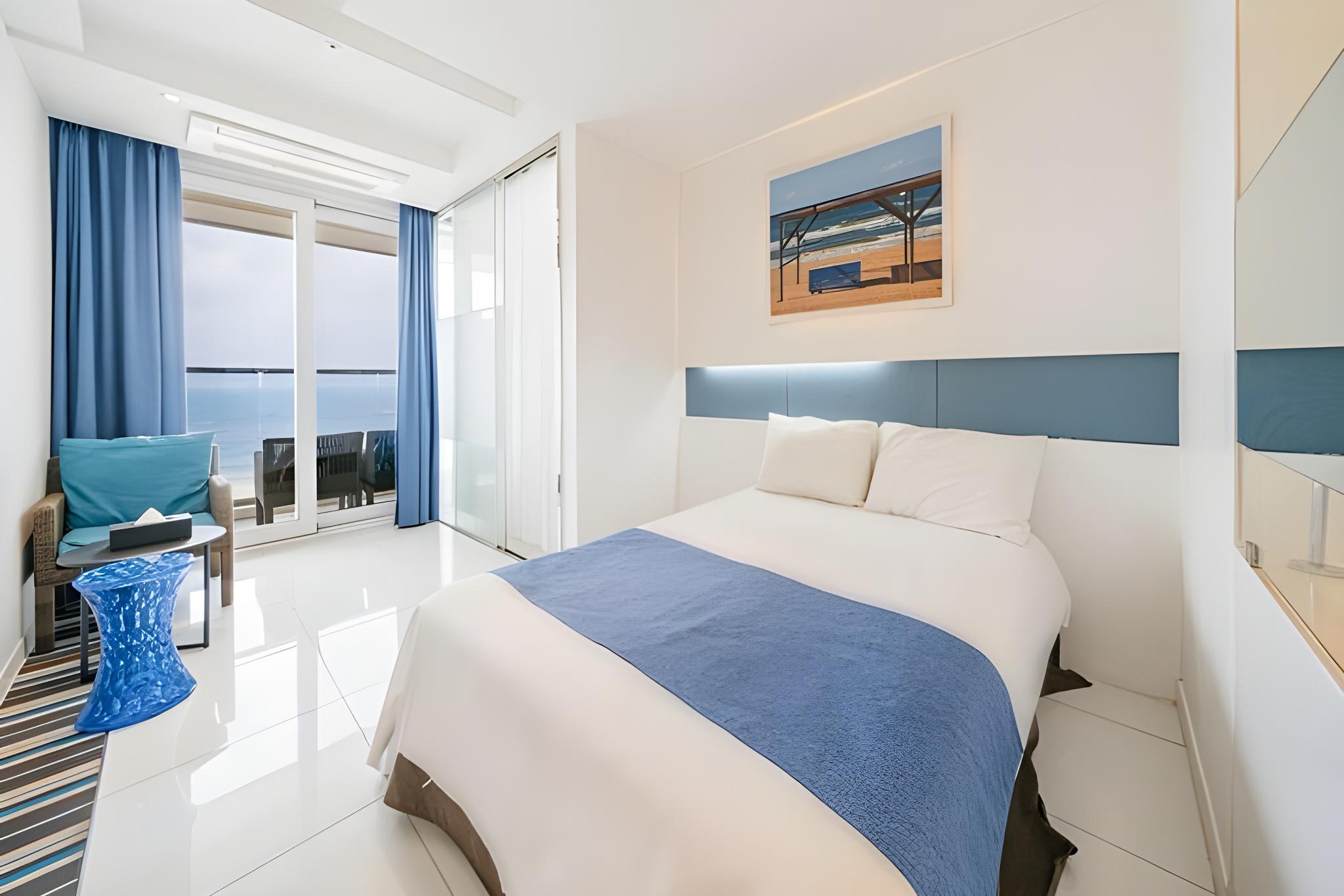 Room, Side Sea View