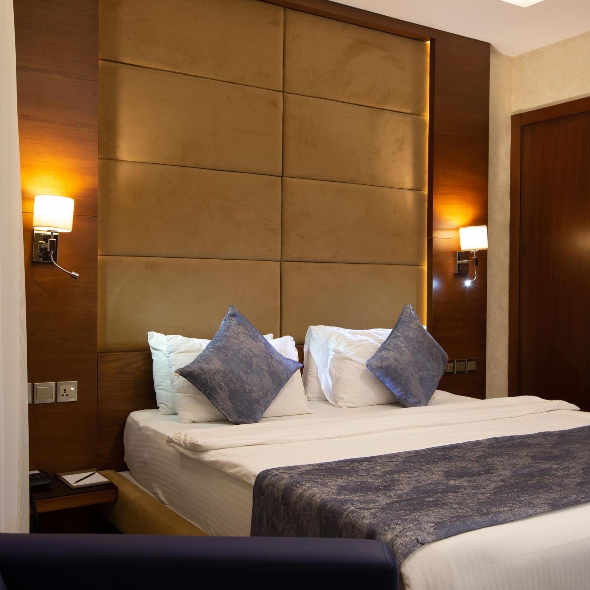 Hyksos Hotel 24/62