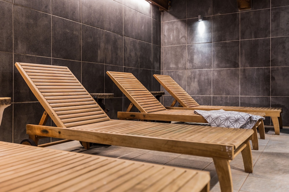 PIERRE AND VACANCES PREMIUM LES HAUTS BOIS 27/50