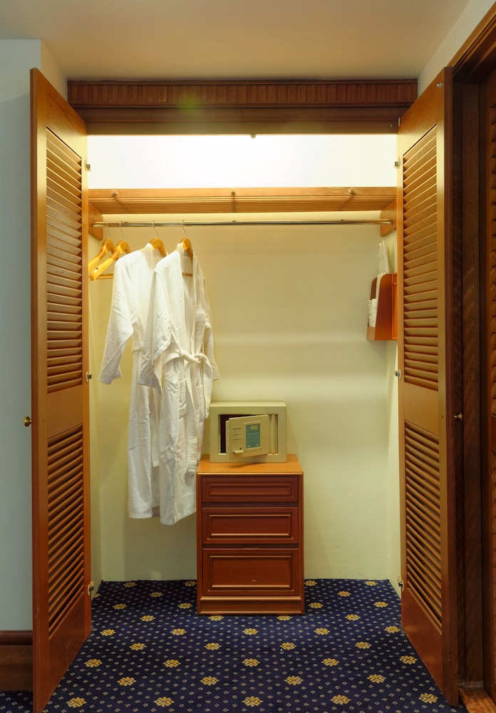 The Jesselton Hotel 33/50