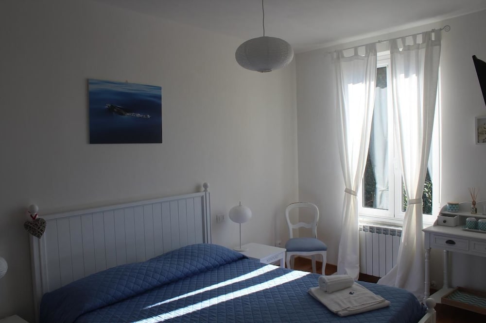 NEWPORT, DOUBLE BED, SEA VIEW