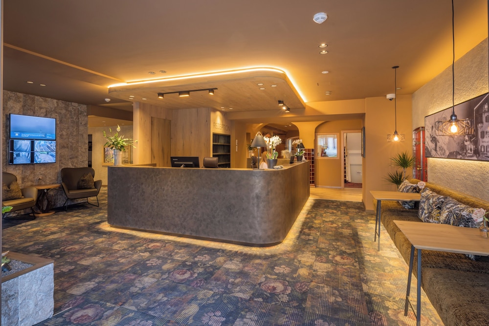 Hotel Postschlössl 6/50