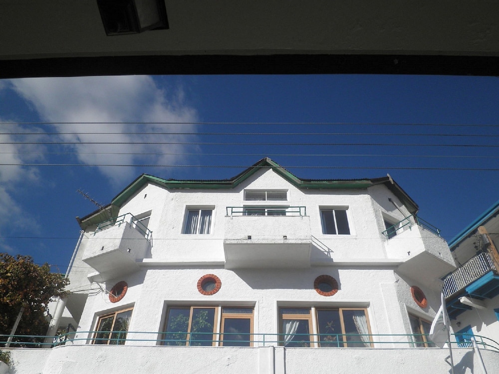 Christys Palace Hotel 1/50