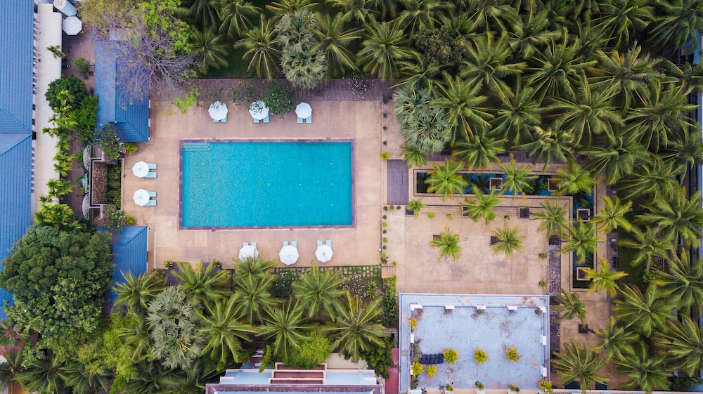 Lotus Blanc Resort 67/70