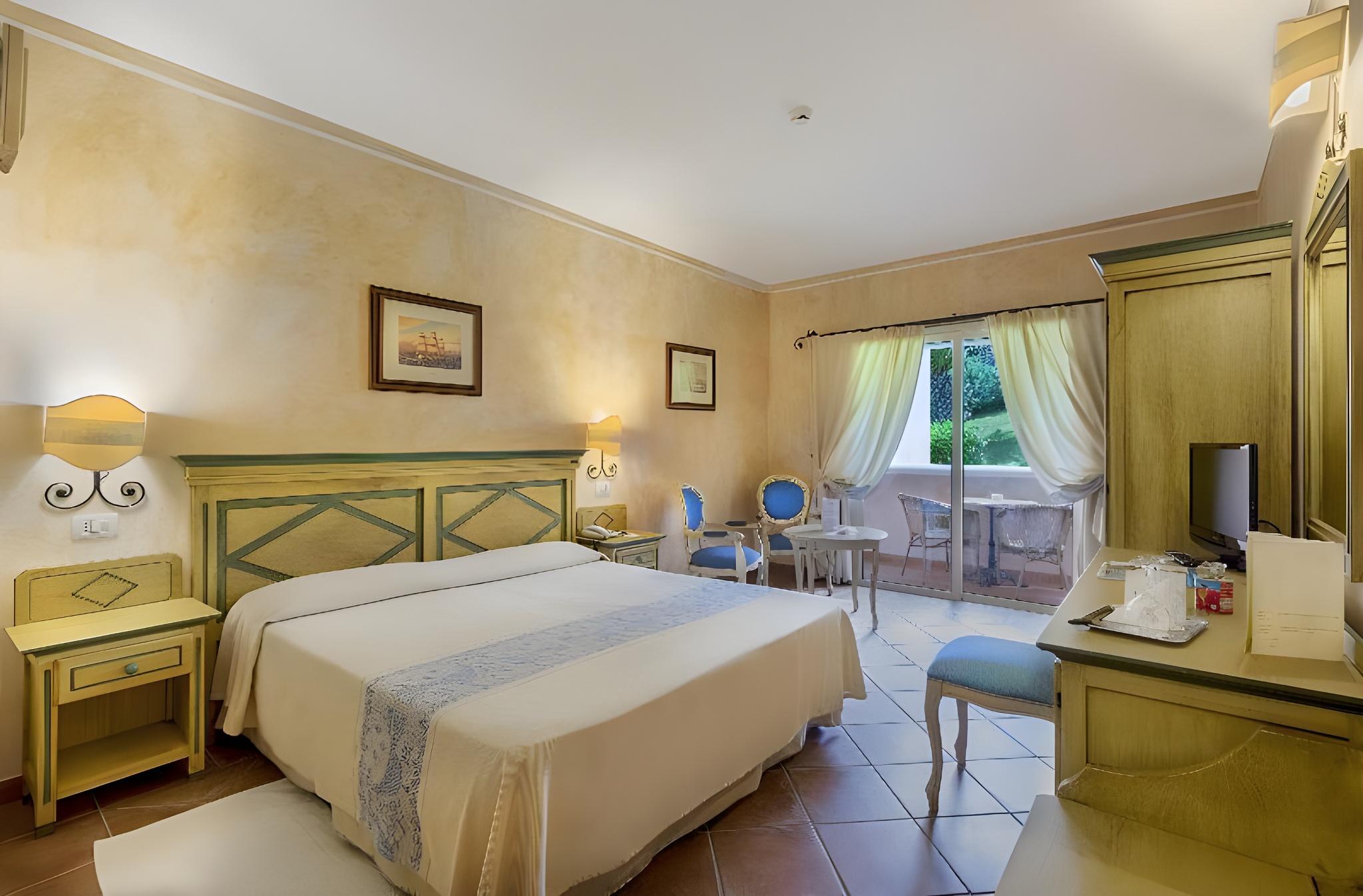 Room, 2 Double Beds, Garden View, Balcony