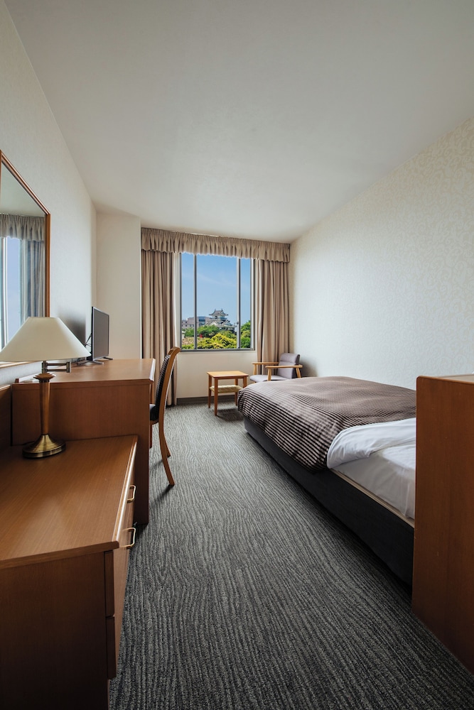 ROOM, SINGLE