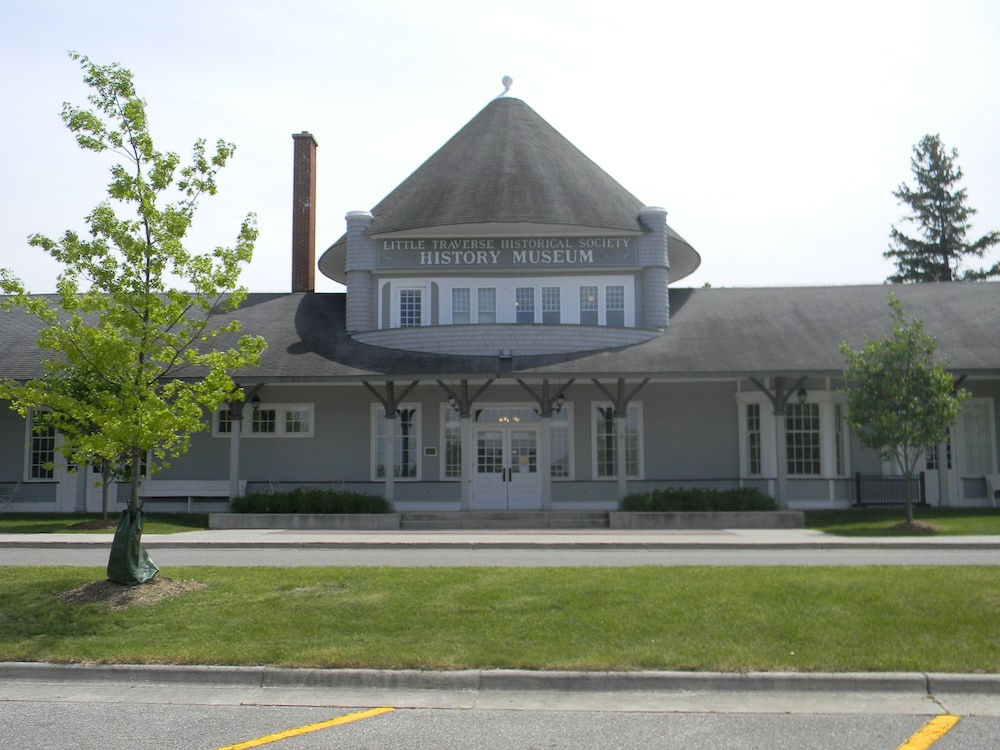 Staffords Perry Hotel 6/72