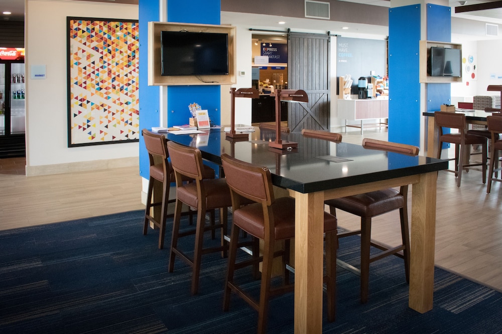 Holiday Inn Express & Suites West Memphis 43/53