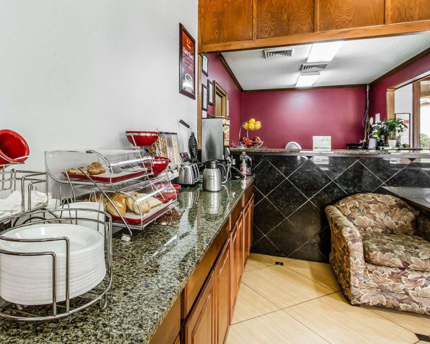 Econo Lodge Inn & Suites Enterprise, AL 21/33
