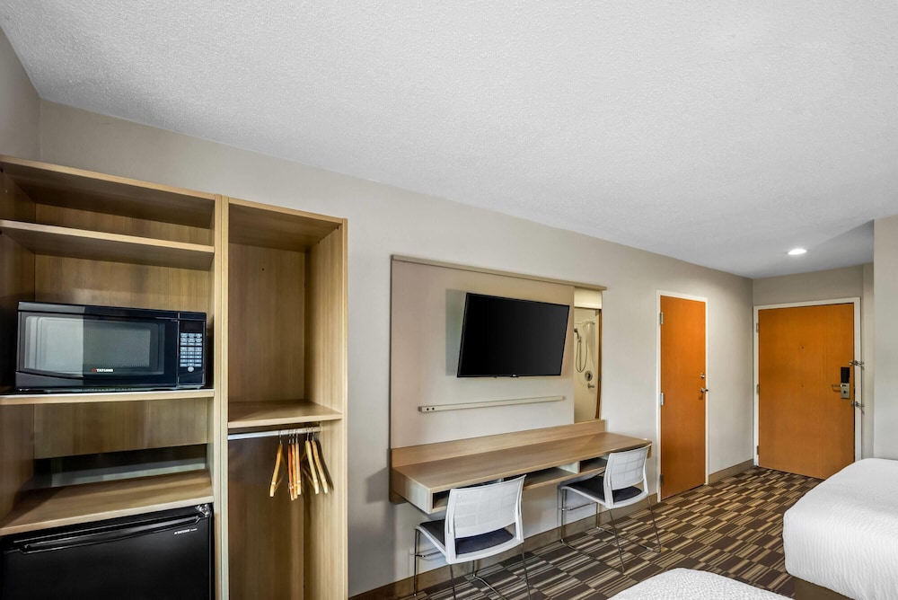 Microtel Inn Greensboro 35/54