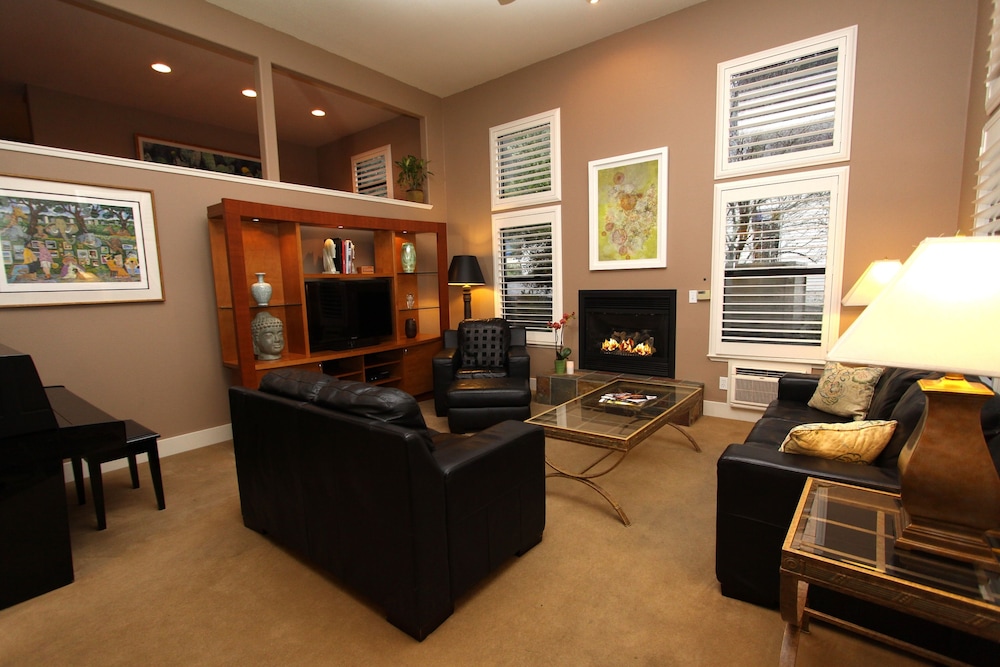 Inn at Occidental 32/50