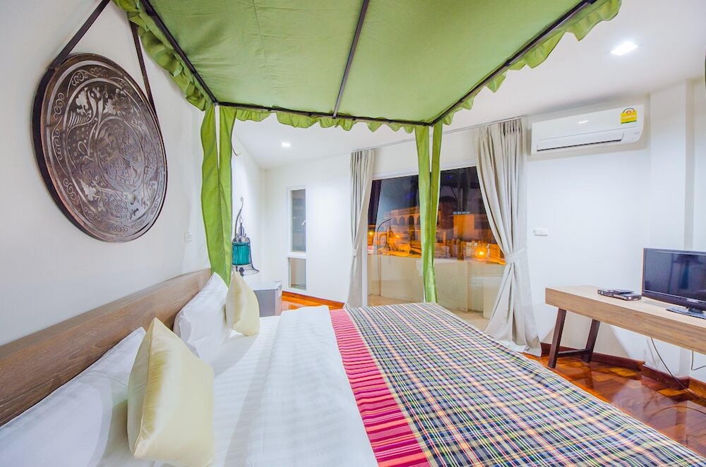 Nakorn De Sukhothai Hip Hotel 8/47
