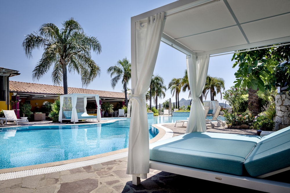 Cruccuris Resort - Adults Only in VILLASIMIUS