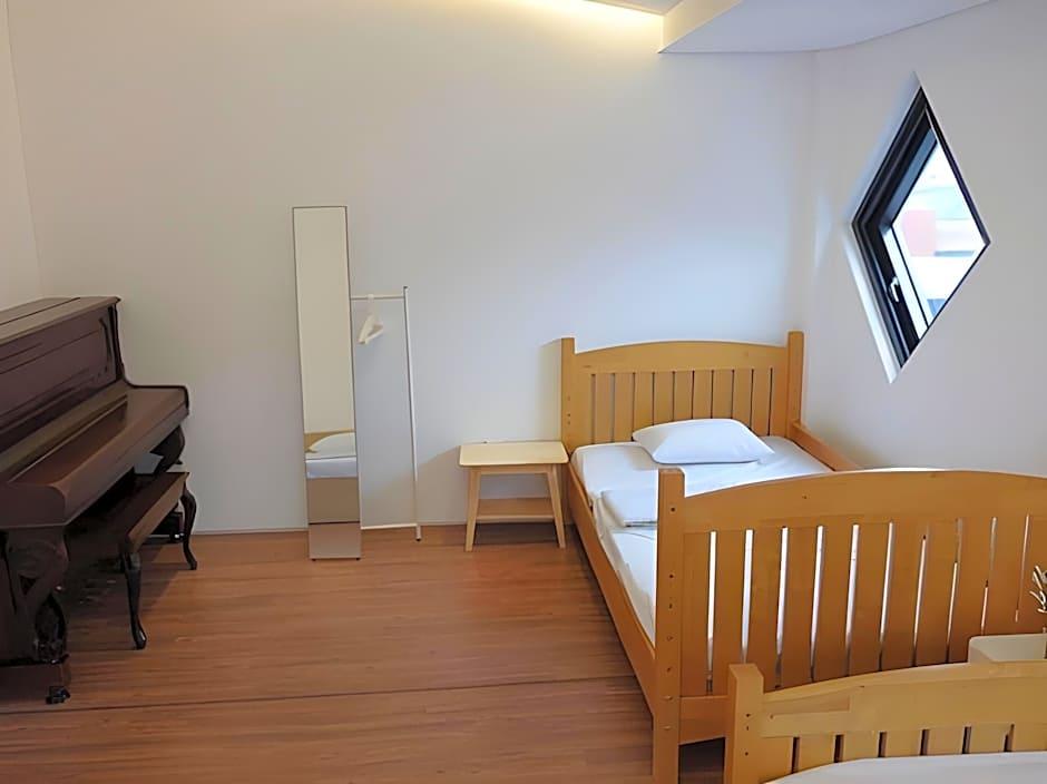 Mir Guesthouse Jeju Branch 16/49