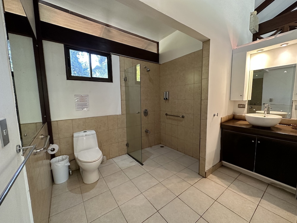 KENAKI LODGE 49/50