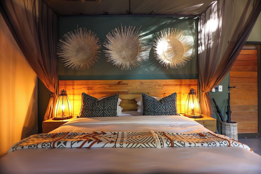 HONEYMOON, SUITE