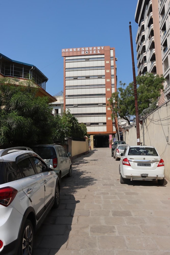 Hotel Sarweshwary 45/47
