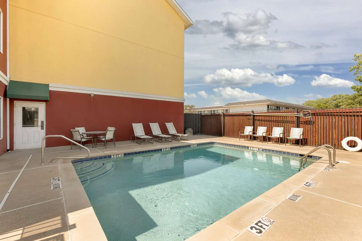 Best Western Plus Waco North 19/43