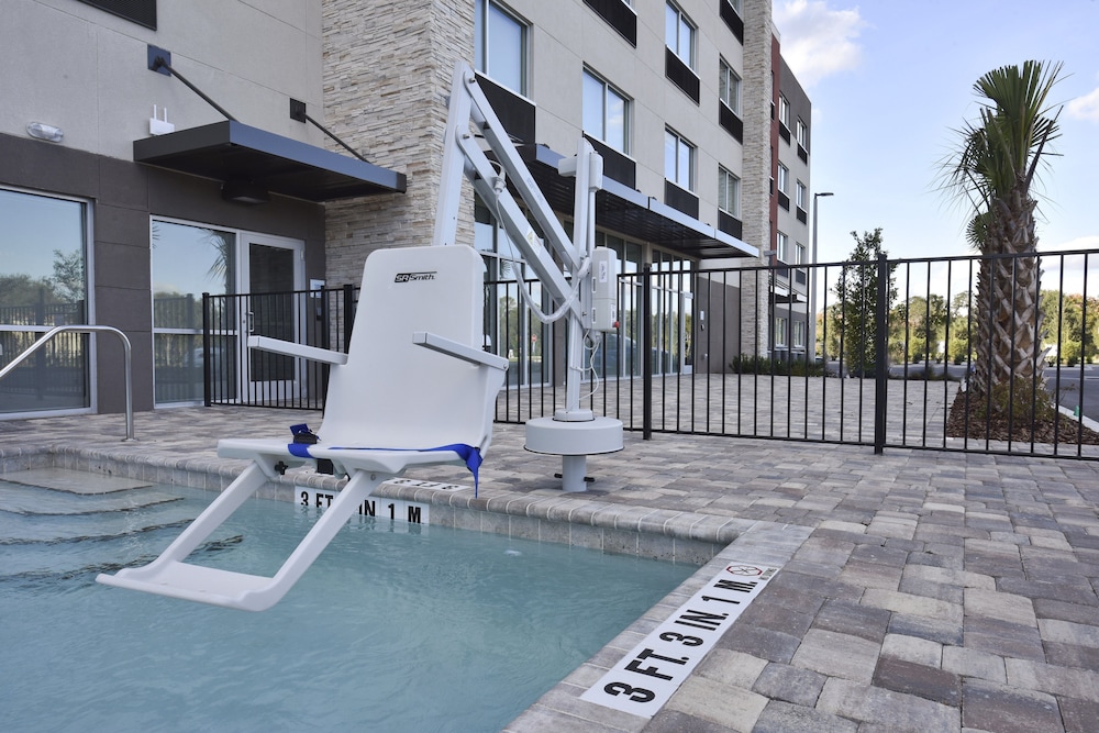Holiday Inn Express & Suites Orlando - Lake Nona Area 4/47