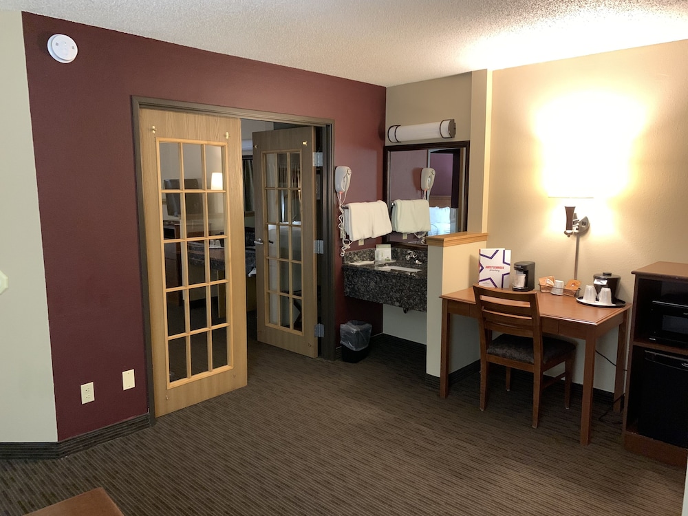 Americinn By Wyndham Proctor Duluth Black Woods 40/53