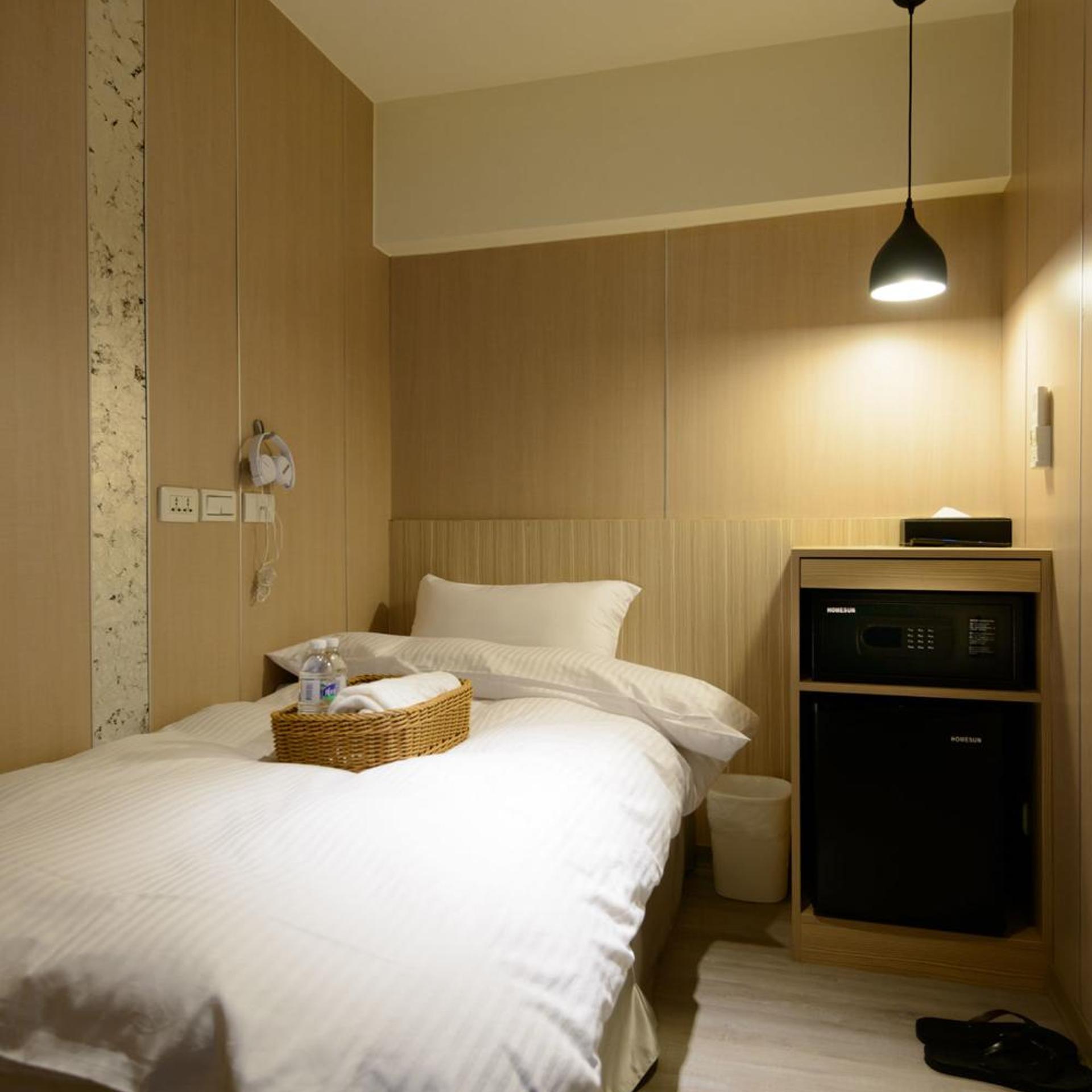 Room, Single, Shared Bathroom, No Window، Poshpacker Hotel 3/5