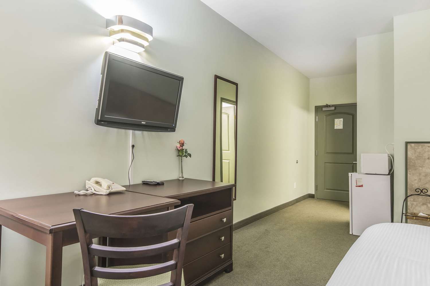 Econo Lodge Huntsville ON 14/20