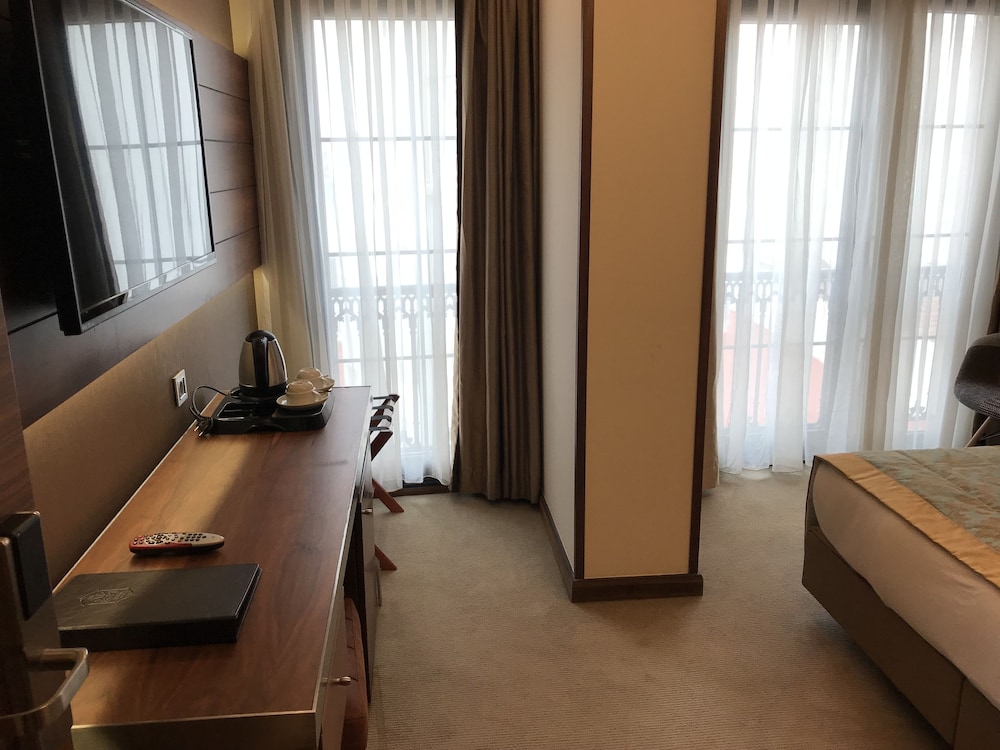 Old Port Hotel 20/65