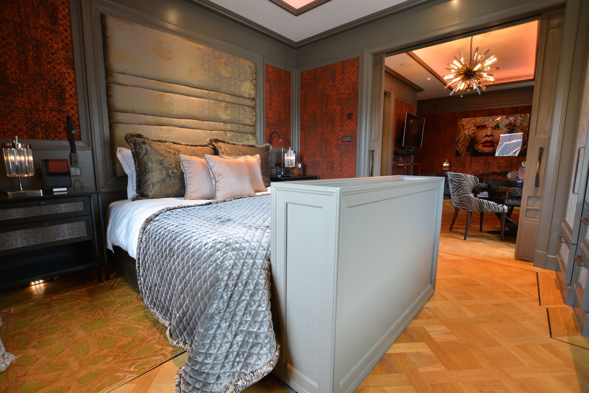 1 BEDROOM, SUITE