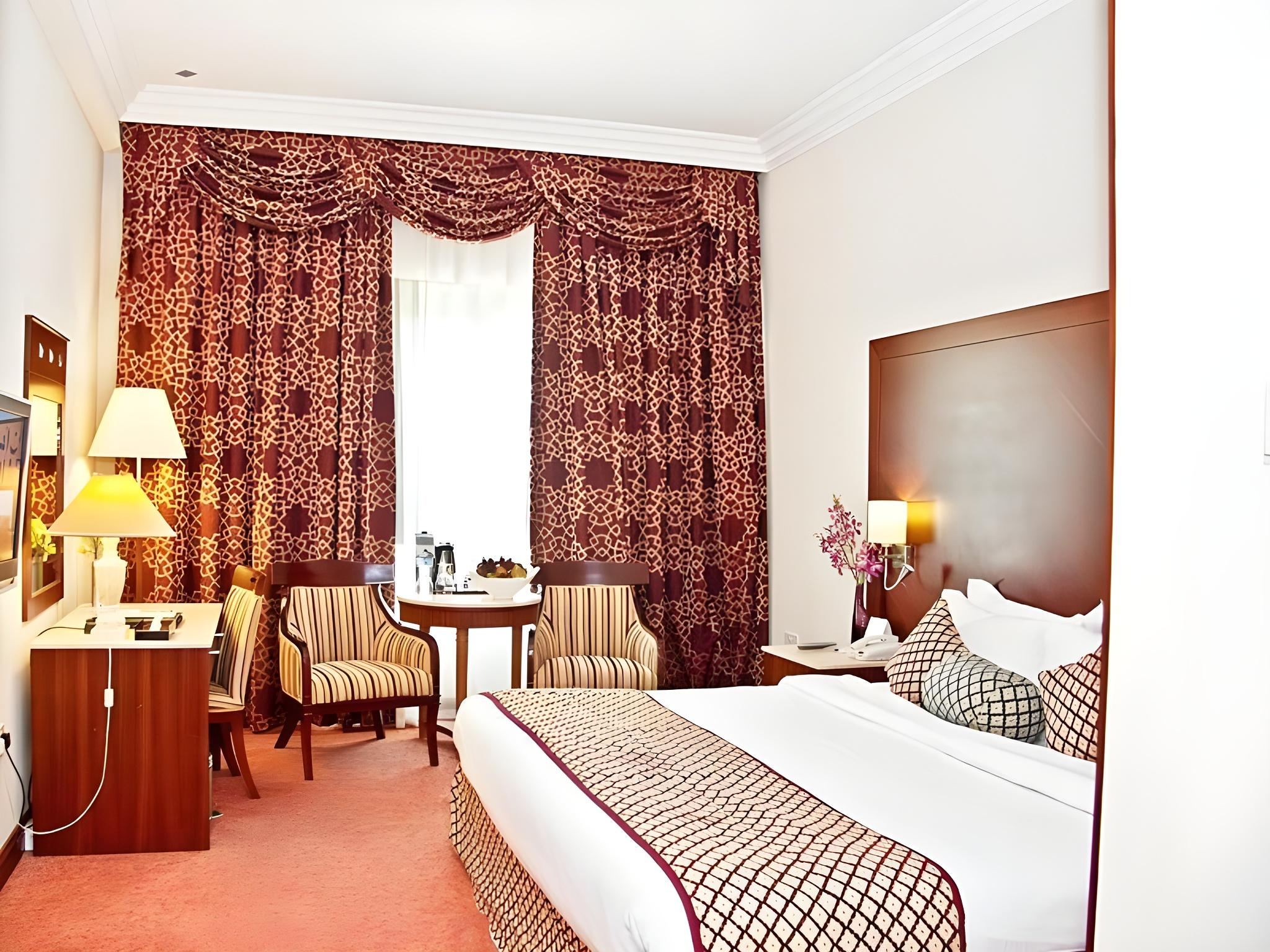 EXECUTIVE SUITE