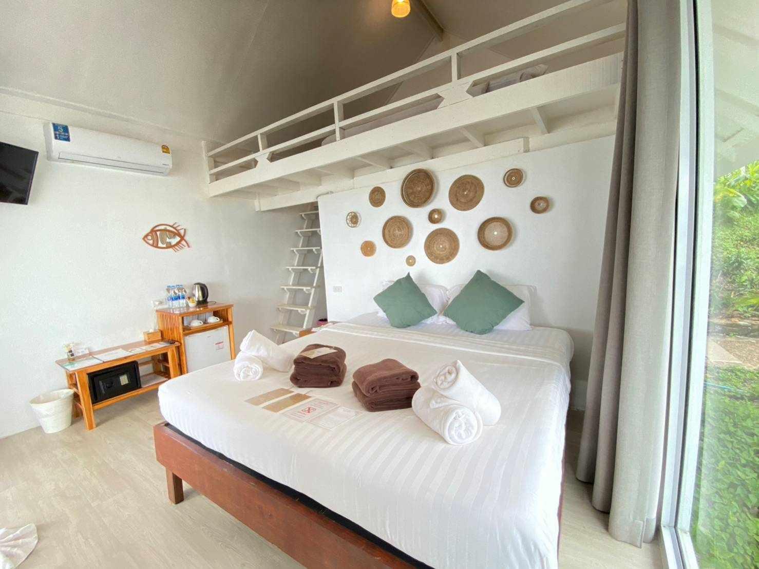 Family, Studio, 1 Queen and 1 Double Bed, Sea Side