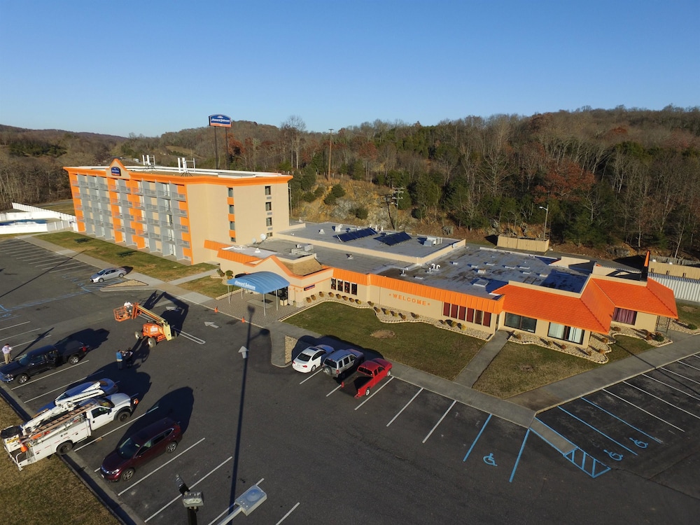 Howard Johnson by Wyndham Lexington 30/33