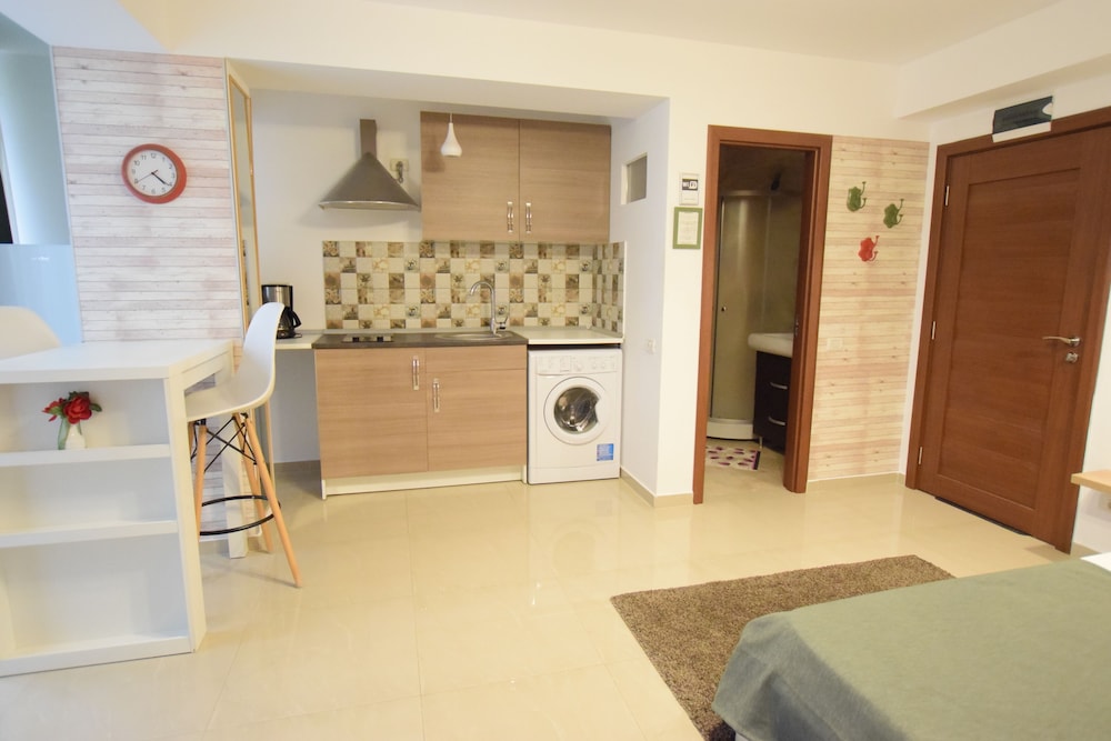 Decebal Residence Apartments 11/80