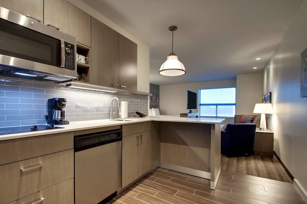 Hyatt House Oak Brook 64/64