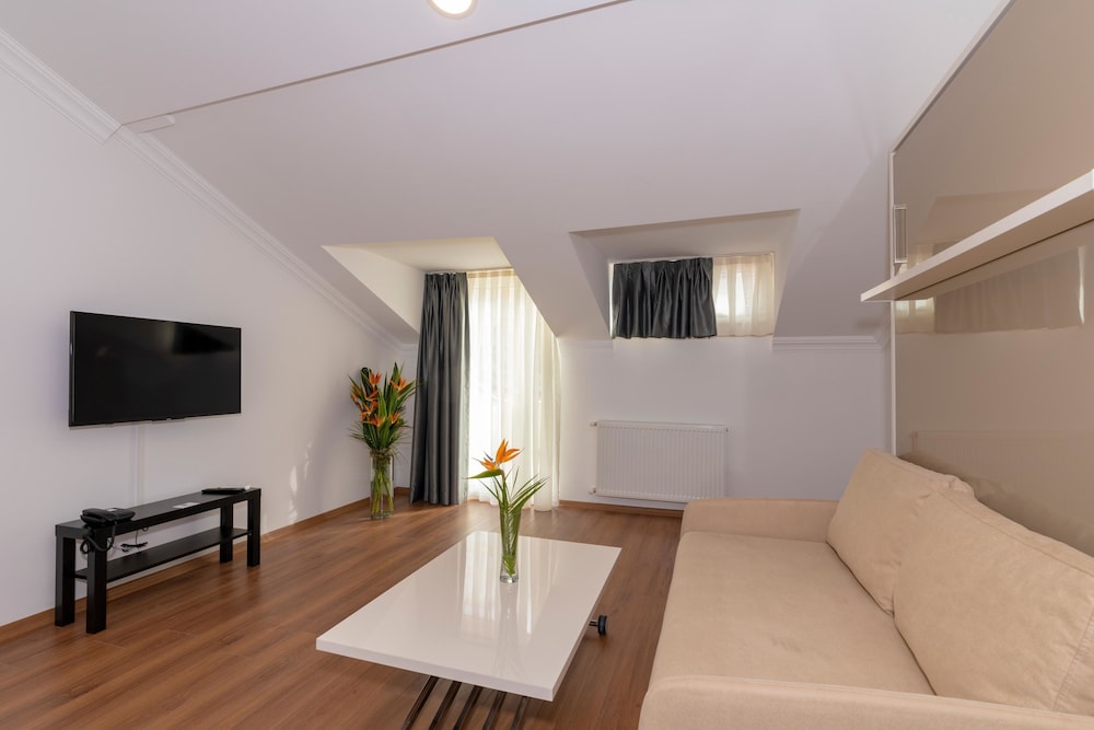 Joy Suites Hotel 43/69