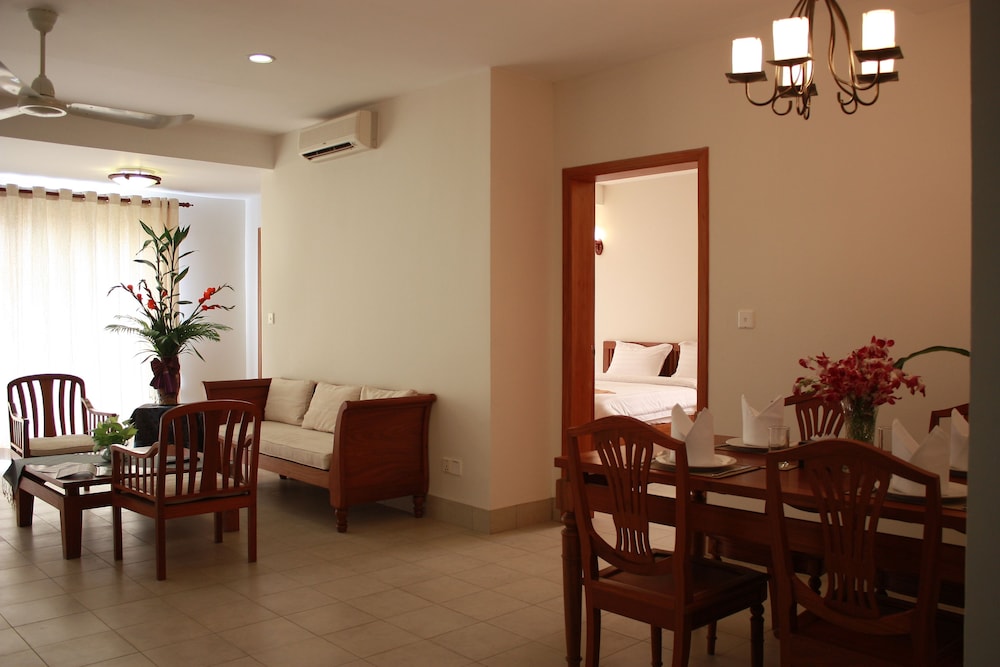 Lux Riverside Hotel & Apartment 90/99