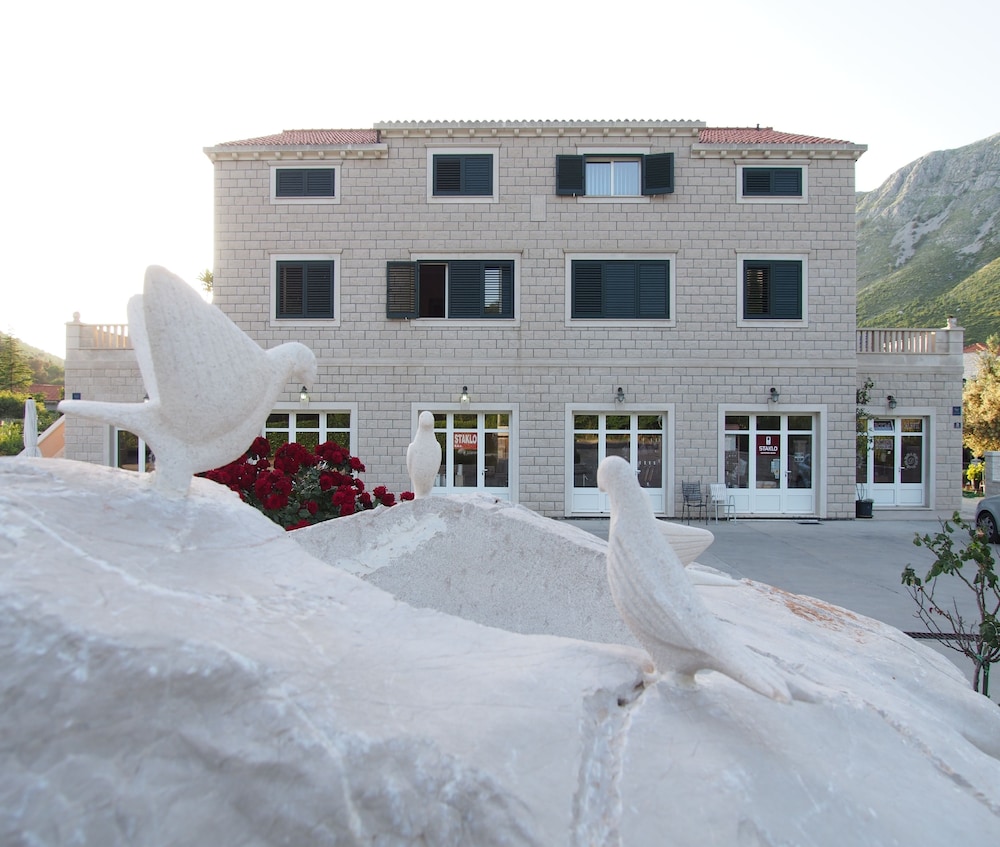 Apartments Dubelj 10/66